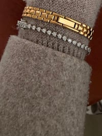 Image 6 of Vintage Dainty Gold tone Beautiful black dial with diamonds 