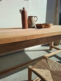 Image 3 of LA TABLE EN CHÊNE MASSIF