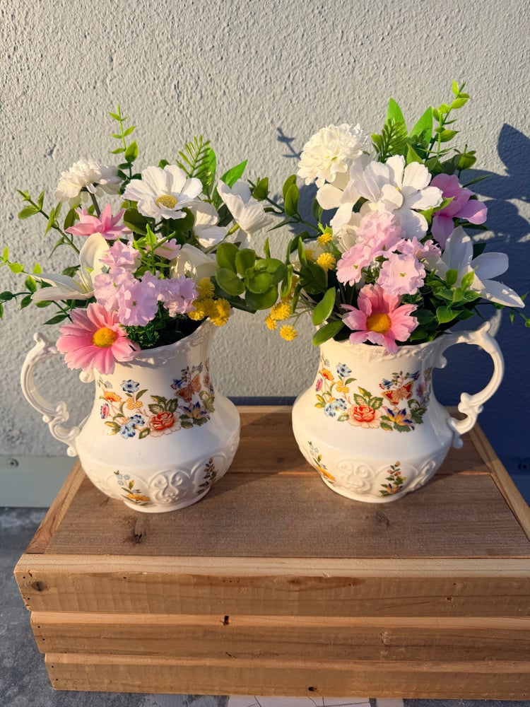 Image of Pair of Aynsley Jugs 