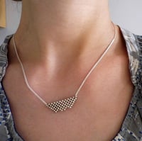 Image 4 of Collier vagues tissé en argent "Pixel"