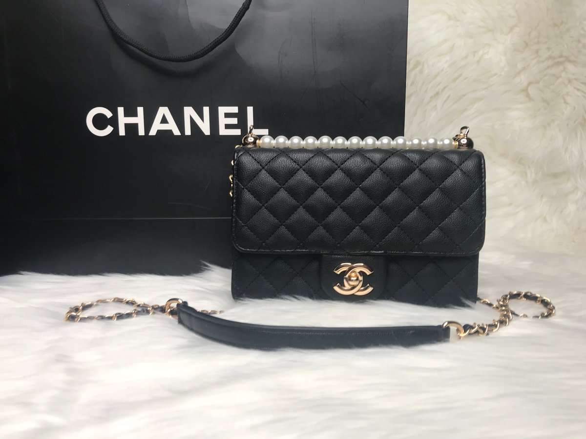 CHANEL Lambskin Quilted Small Chic Pearls Flap White 1284042