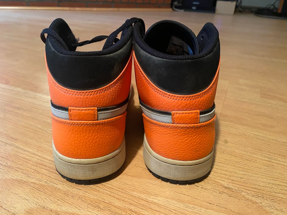 Nike Jordan 1 Mid Orange Black