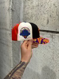 Image 4 of PIN WHEEL MULTI TONE NEW YORK METS CUSTOM FITTED CAP