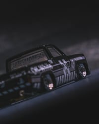 Image 6 of OFF-WHITE CHEVY SILVERADO CUSTOM 