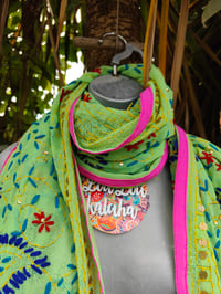 Image 4 of Thassos scarf - darker yellow / Hot pink trim 