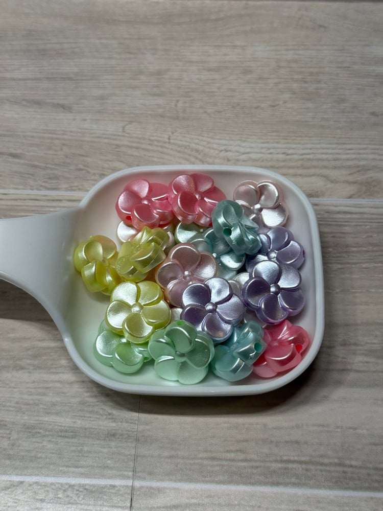 Image of Pearlized Flower Beads