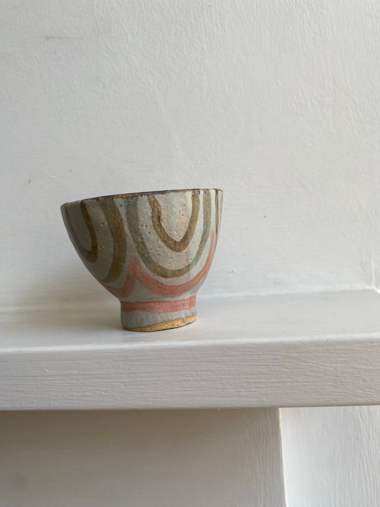 Deep footed bowl (soft black/red crest) Image 2