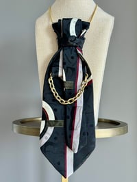 Image 2 of Metro Noir