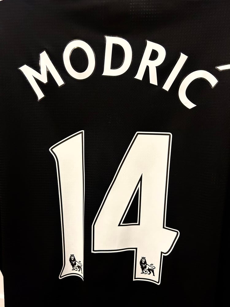 Image of Tottenham Hotspur "MODRIC 14" 2011/12 Long Sleeve Third Shirt + PL patches (XXL)