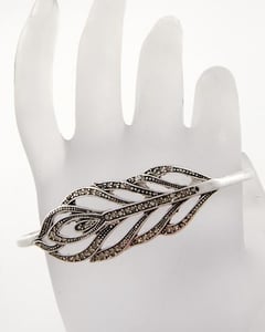 Image of 3253 - Ivy Hand Bracelet