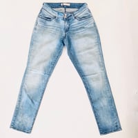 Image 1 of Women 529 Skinny Leg Curvy Light Wash Jeans