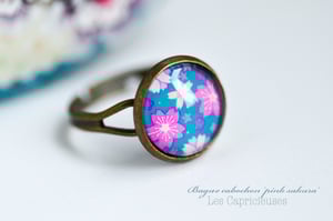 Image of Bague 'Pink Sakura' illustration sous verre cabochon