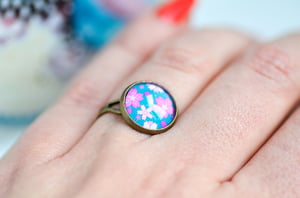 Image of Bague &#x27;Pink Sakura&#x27; illustration sous verre cabochon