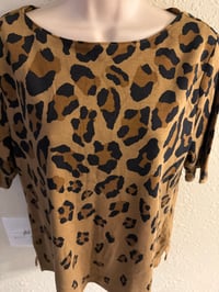 Image 7 of New Medium Isaac Mizrah Top #836*8