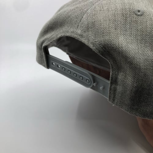 Image of Casquette Grise Noyer Satiné