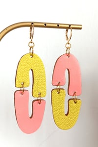 Image 2 of Boucles d'oreilles "Marina" en cuir upcyclé 