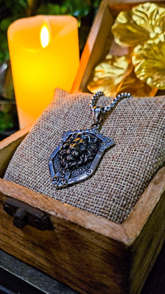 ๐The Armored Kingdom Shield of the Roaring King Necklace