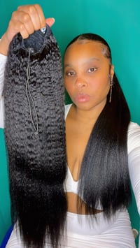 Image 4 of THEE Kinky Straight Ponytail
