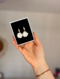 Image 2 of Pendientes Emma