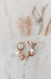 Minimal style pearl & charm earrings 
