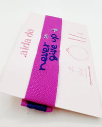 Image 2 of Bracciale Fucsia Never Give Up