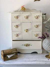 Image 5 of Petit meuble à tiroirs - décor floral