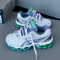 Image 2 of size: us8W uk6 eu39.5 cm25