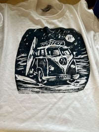 Image 6 of surf t shirt vwbug/bronco/chevy