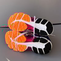 Image 4 of size: us8.5/10W uk8 eu42 cm26.5