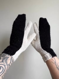 Image 2 of Two-Color Tabi Mittens