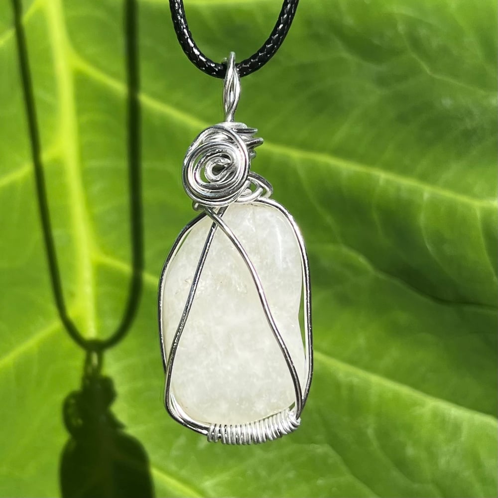 Image of rainbow moonstone pendant c