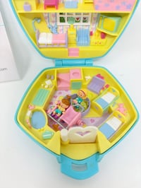 Image 8 of Ensemble bracelet et Polly Pocket crèche boite bleue