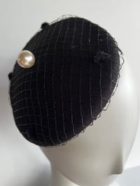 Image 2 of Black felt button w pearl