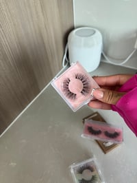 Image 4 of lash bulk (4 sets)