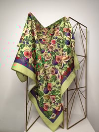 Image 1 of PAÑUELO 70 x 70 SEMISEDA BREVARIUM VERDE