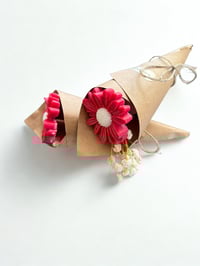 Image 2 of Mini single flower wax melt bouquet