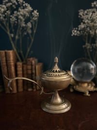 Image 4 of Encensoir à main, en laiton massif, milieu XXème siècle 