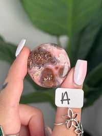 Image 3 of SANGRIA LACE AGATE MINI FLAT STONES
