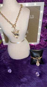 Image 4 of Queen Charm Set 