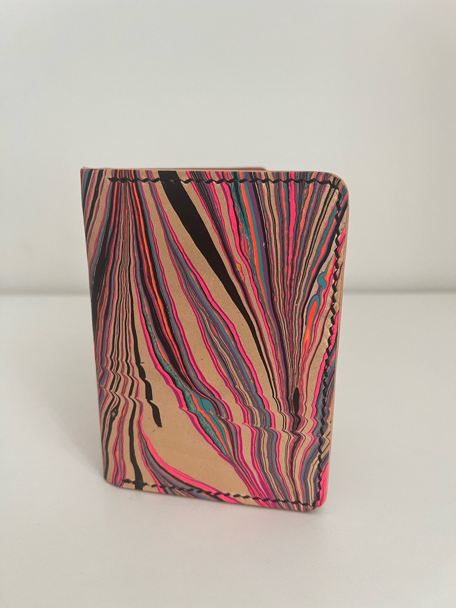 Image of Gold/Black Marbled Vertical Cardholder 