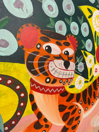 Image 4 of Una tigre con del buon vino