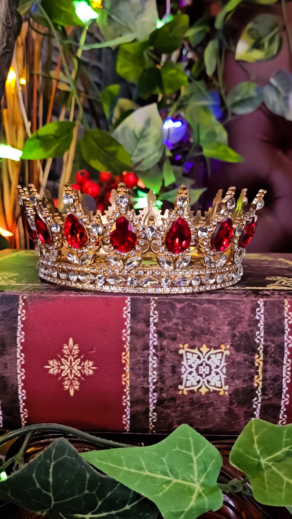 👑The Armored Kingdom Ruby Red Queens Crown (Gold)