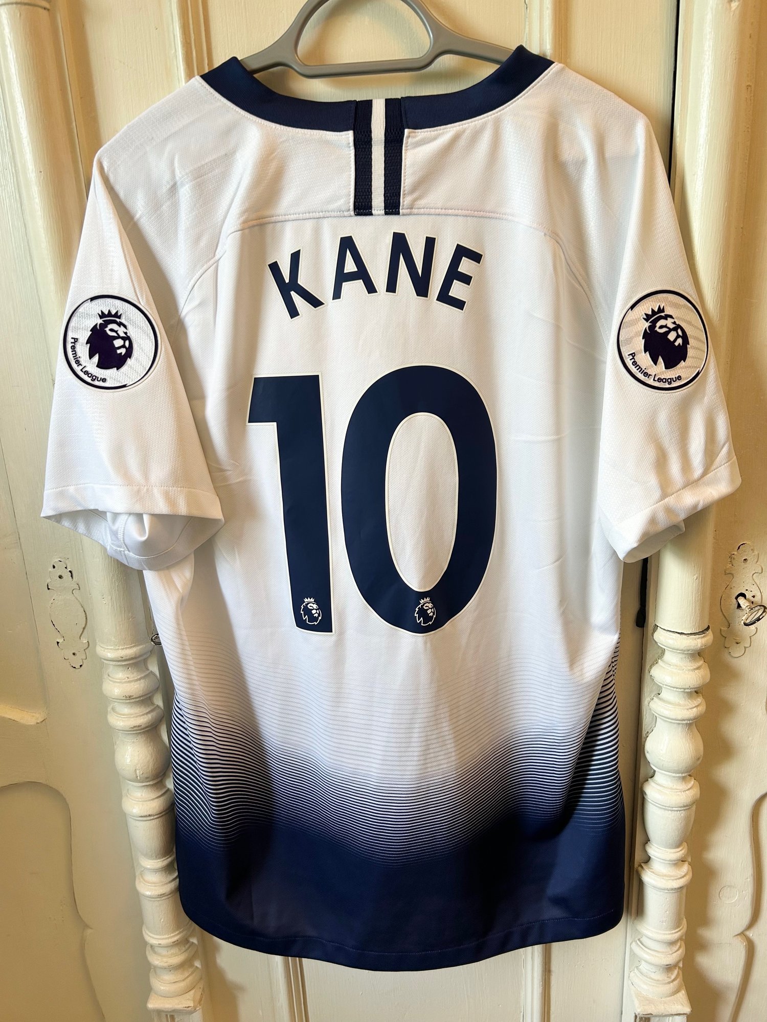Image of Tottenham Hotspur “KANE 10” 2018/19 Inaugural Home Shirt + patches (XL)