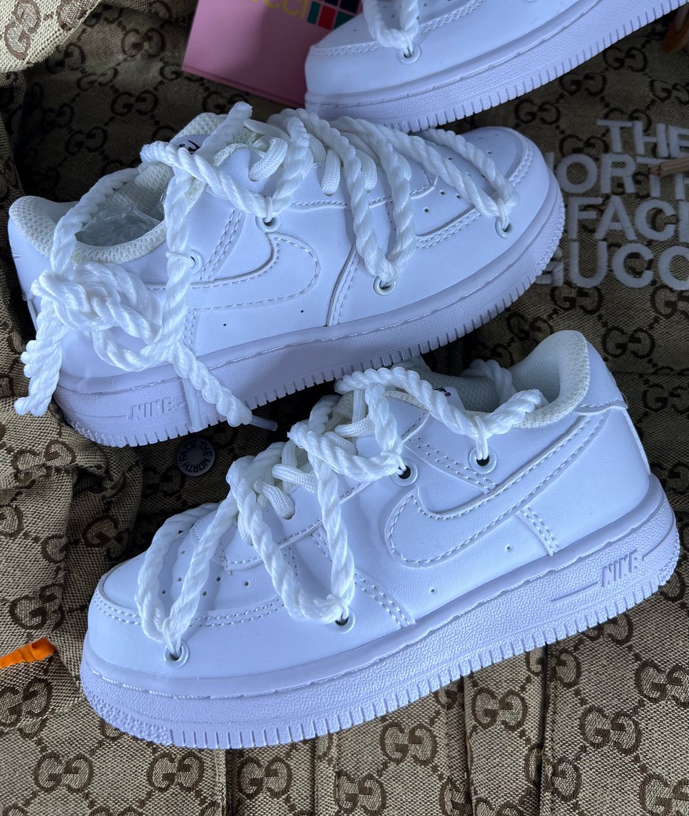 Image of New 🔥 Exclusive White kicks! 9c-3Y