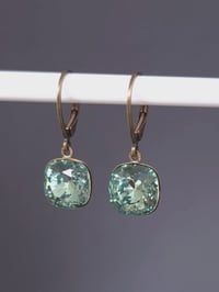 Image 1 of Boucles d’oreille dormeuses pendantes cristal vert