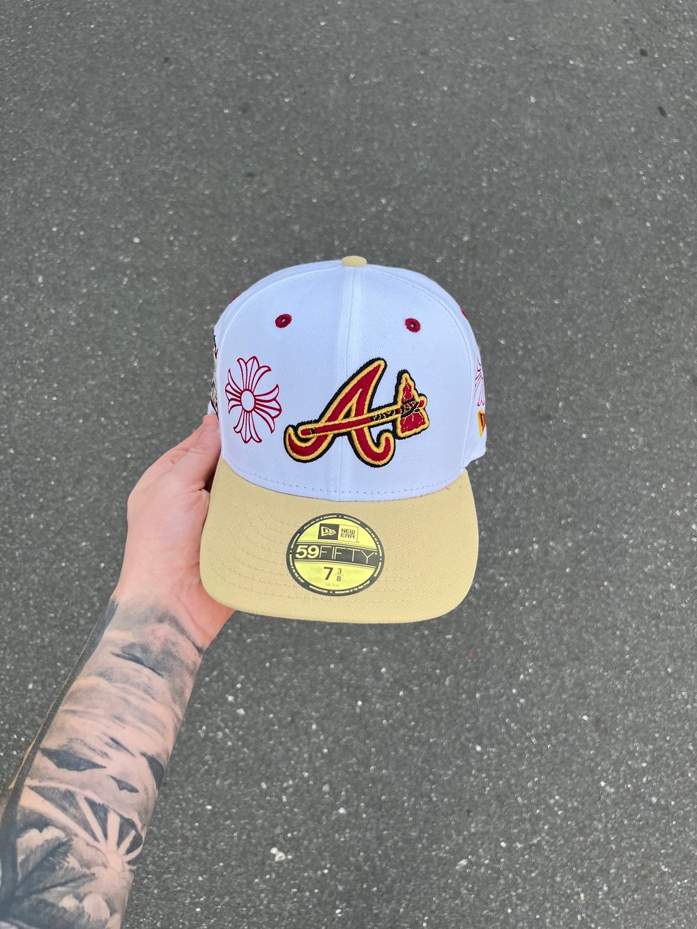 Image of  CREAM WHITE TWO-TONE ATLANTA BRAVES CUSTOM FITTED CAP