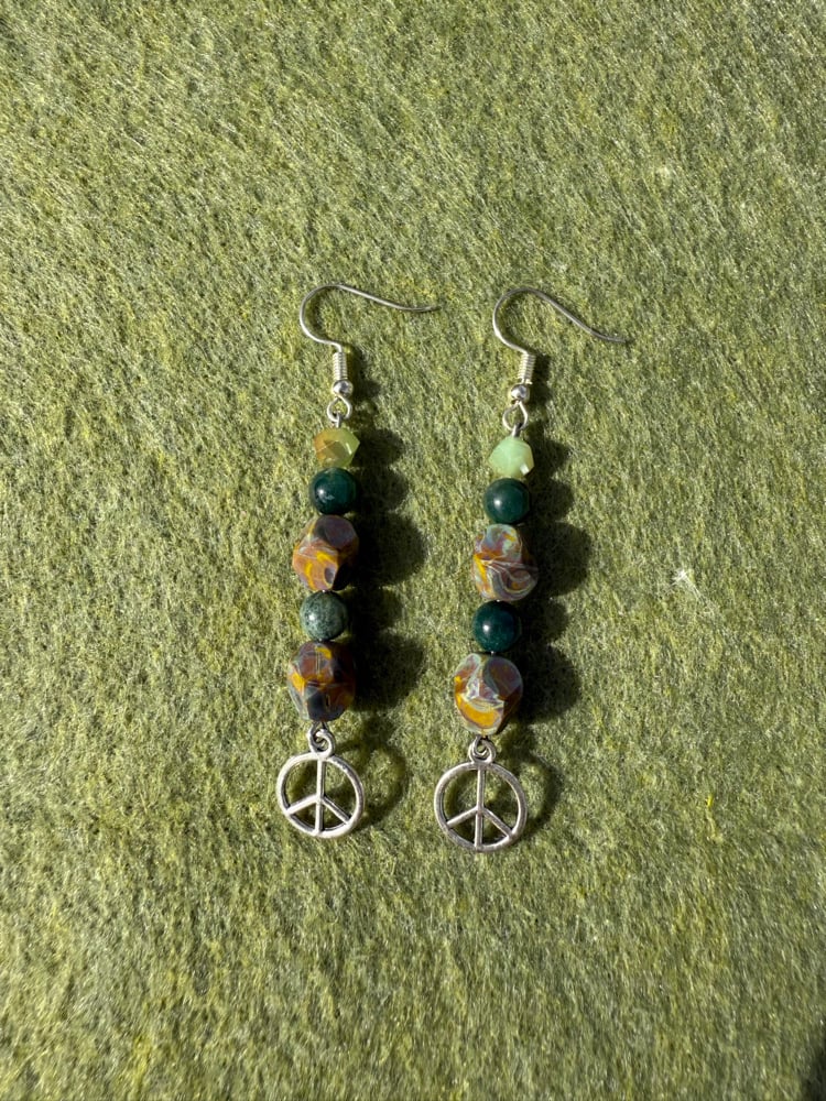 Image of โฎ๏ธ๐ Gorgeous green-peace sign earrings ๐โฎ๏ธ