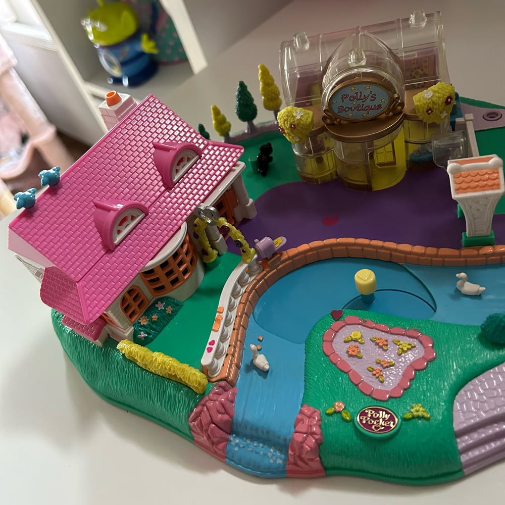 Image of Polly pocket magical movin pollyville