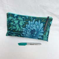 Image 2 of William Morris Standing Pouch No.16