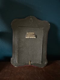 Image 6 of Cadre photo en velours rouge et laiton, d’époque Napoléon III, style rocaille, fin XIXème s.